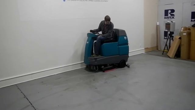 Tennant T7 Rider Scrubber смотреть онлайн