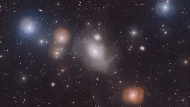 Zoom sur la galaxie Fourneau A, NGC 1316 смотреть онлайн