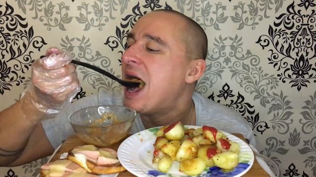 Мукбанг/Mukbang/Картошка по-деревенски/Батон с яйцом и сыром