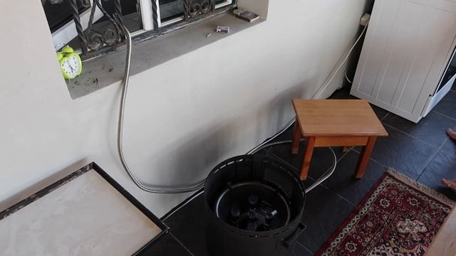 Яичница с помидорами, луком и колбасой на садже, на огне Купаемся голышом ;) смотреть онлайн