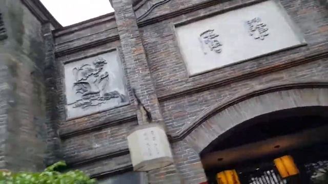 Strolling the famous Jinli Pedestrian Street in Chengdu, Sichuan, China смотреть онлайн