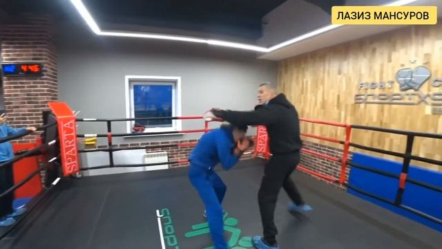 Лазиз Мансуров держать на лапах. смотреть онлайн