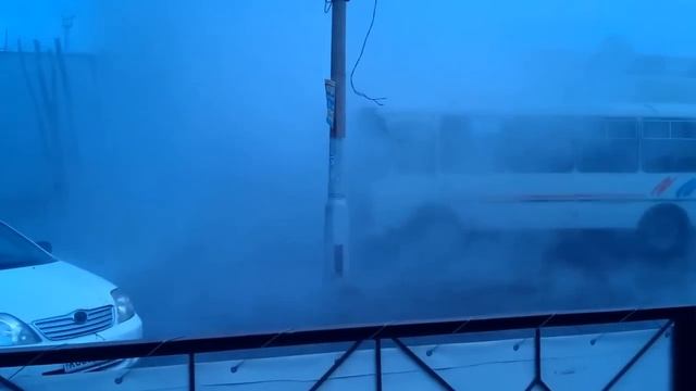 Автобус с людьми залило кипятком. смотреть онлайн