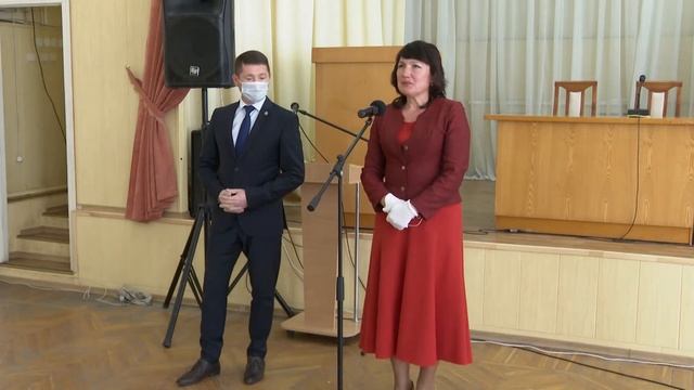 В Пестрецах в районную библиотеку и школы передали книги смотреть онлайн