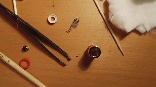 Не обслуживаемый испаритель Voopoo Drag x,s обслуживаем,меняем вату с помощью зубочистки часть 1 смотреть онлайн