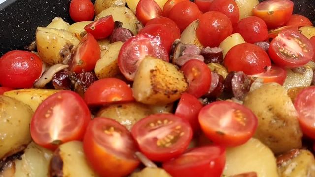 Картошка по-охотничьи с колбасками. Ее должен попробовать КАЖДЫЙ! смотреть онлайн