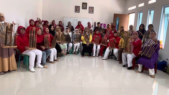 Angklung Bunda ceria, Perahu Layar dipimpin oleh Mang Mugi tgl.01.09.2023 смотреть онлайн