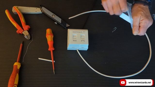 How to wire a phone extension from a BT Master Socket 5c | Open Reach MK4 UK | 2022 updated versio смотреть онлайн