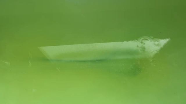 THE ROSE CLAY & BLUE GARDENIA SALT CUBE | Lush Cosmetics | Bath Bomb Demo and Review