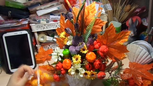 紅葉の工芸品 Осенняя поделка в школу или детский сад, из искусственных цветов. Мастер-класс. смотреть онлайн