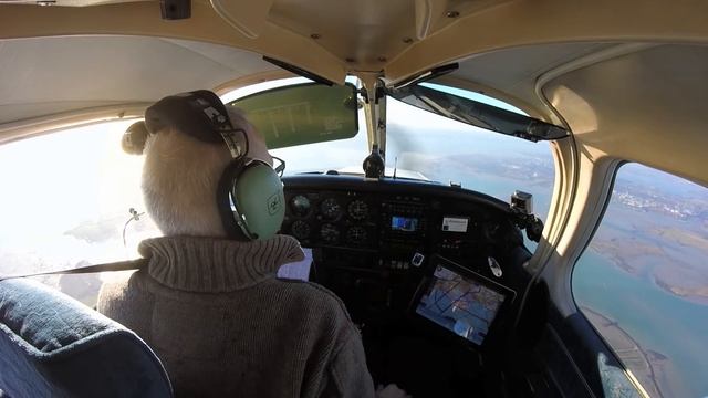 Biggin Hill to Bournemouth - Gross error - PA28 flight UK смотреть онлайн