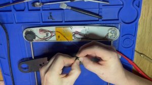 Весы показывают разный вес / The scales show different weights