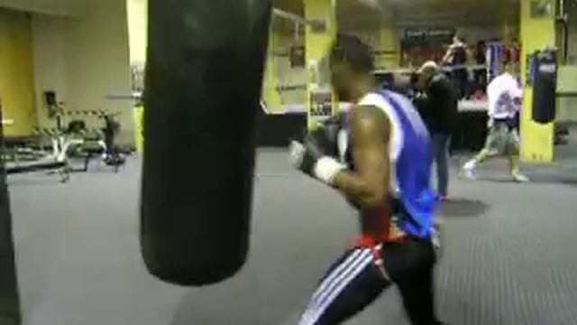 Peter Kariuki on punchbag смотреть онлайн