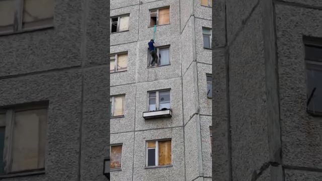 Юра лезет домой, смотреть до конца, угар!!! смотреть онлайн