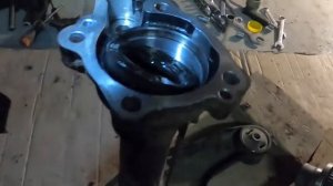 Замена сальников и подшипника правой полуоси переднего редуктора Митсубиси Л200.