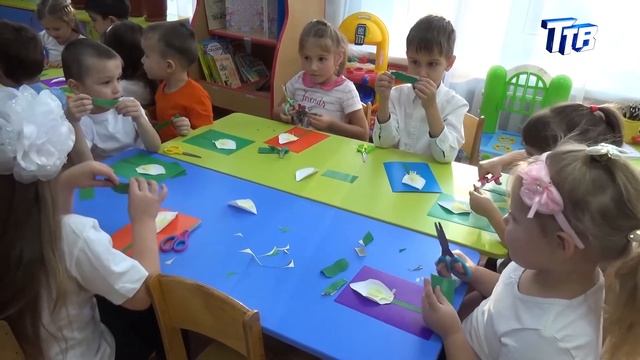 Дошколята творчески поздравляют мамочек смотреть онлайн