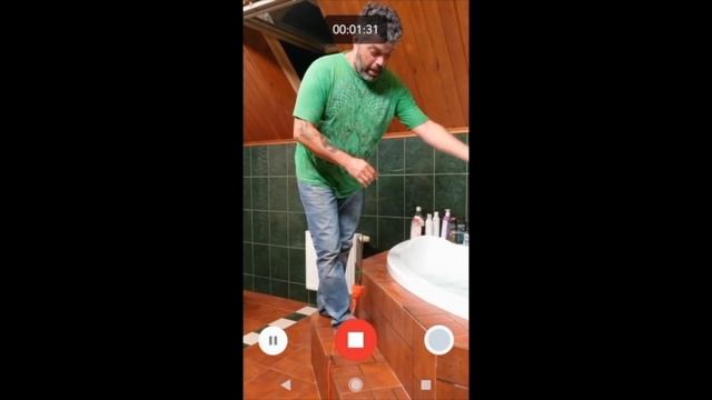 Что будет, если бросить фен в ванну? смотреть онлайн