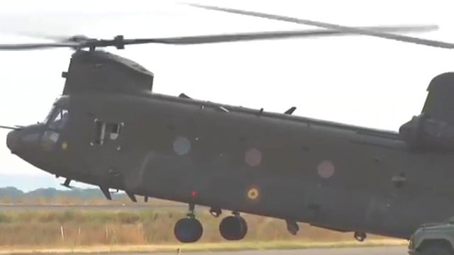 CH-47 Chinook Helicopter - Amazing Maneuvers - Emergency FALL saved смотреть онлайн