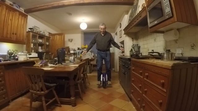 Backwards and forwards on a Ninebot One E+ смотреть онлайн