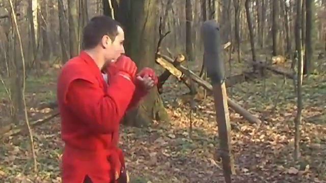 Сердитый кулак не бьёт по улыбающемуся лицу. Боевые связки как средство для медитации. 123 смотреть онлайн