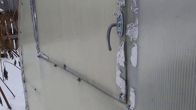 Почистила снег на теплице.Теплица лодыря. смотреть онлайн