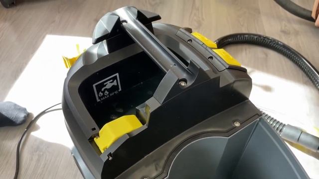 Моющий пылесос KARCHER Puzzi 8/1. Химчистка дивана. смотреть онлайн