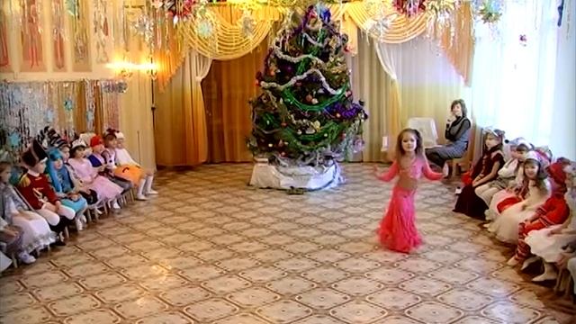 Танец на Новогоднем утреннике в Мариуполе смотреть онлайн