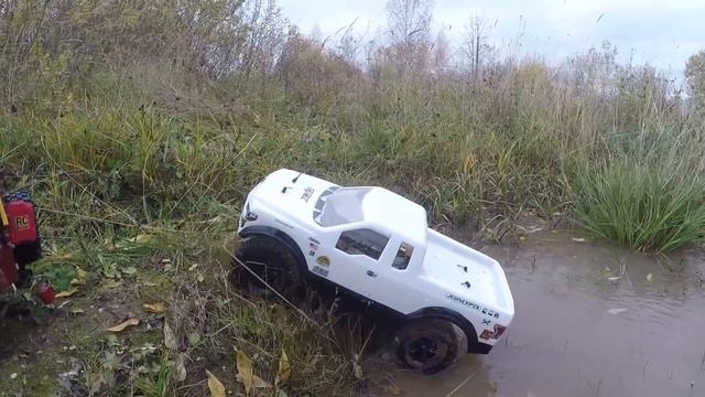 Сравнительный тест-драйв Traxxas TRX-4  и MST CFX-W ... Утопили проигравшего