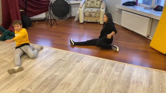 Вращение на спине брейк данс обучение Backspin break dance tutorial смотреть онлайн