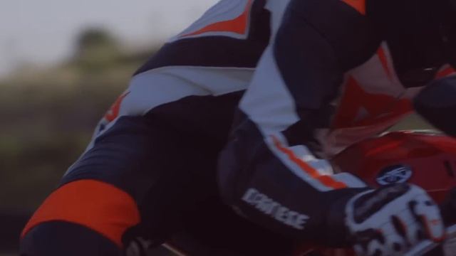 Dainese LAGUNA SECA D1: a step forward for leathers' standards смотреть онлайн