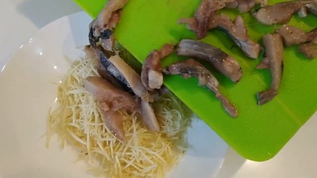 Скандинавский свекольный салат с сельдью и сельдереем смотреть онлайн