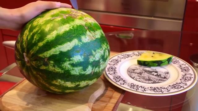 САМЫЙ МАЛЕНЬКИЙ АРБУЗ В МИРЕ ?! ПРОБУЕМ ЖЕЛТЫЙ АРБУЗ /ДОРОГО ДЕШЕВО смотреть онлайн