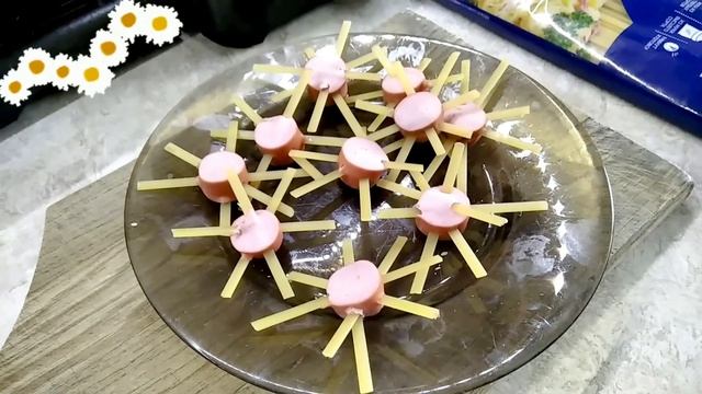 Быстрый завтрак -цветочки из спагетти и сосиски и кот Василий. смотреть онлайн