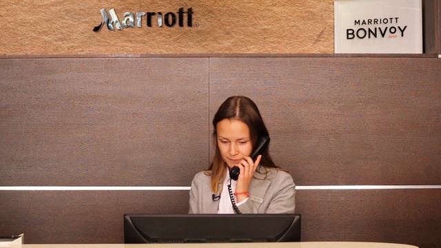 Телефонный этикет в отеле. Урок гостеприимства № 11. смотреть онлайн