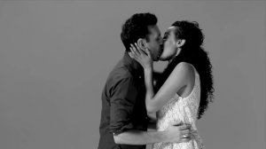 Первый поцелуй незнакомцев