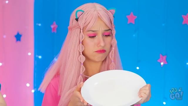 EATING ONLY ONE COLOR FOOD FOR 24 HRS || Red VS Blue VS Purple VS Yellow VS Green by 123 GO! FOOD смотреть онлайн