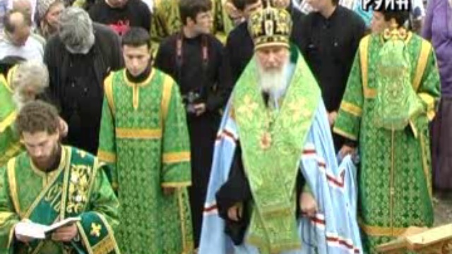 Митрополит Калужский и Боровский освятил колокола на Мехзаводе смотреть онлайн