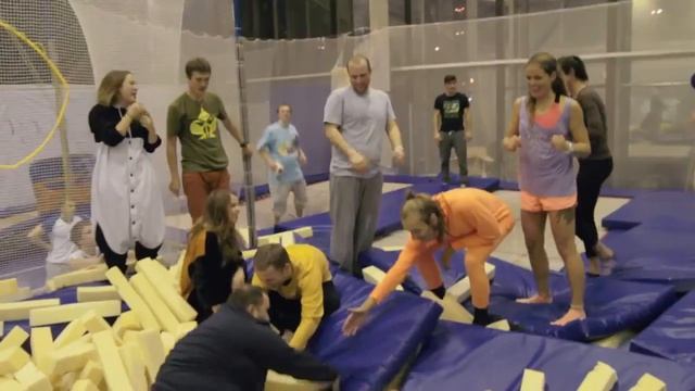 Как можно отметить День Рождения в батутном центре? смотреть онлайн