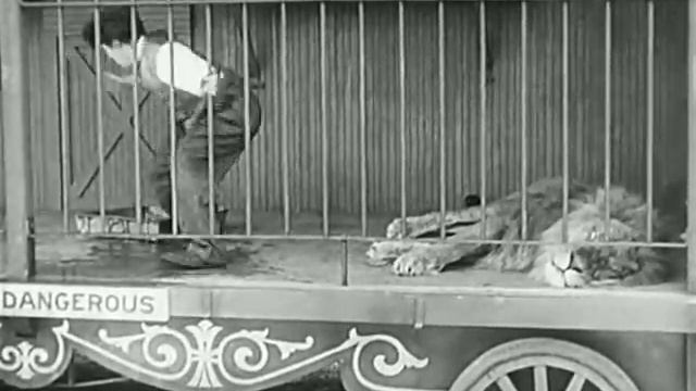 Charlie Chaplin - The Lion's Cage смотреть онлайн