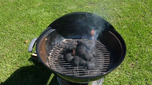 Куриные крылышки, копченые в гриле Weber compact Kettle.Копчёные крылышки,рецепт. смотреть онлайн