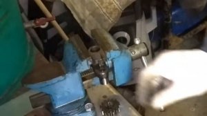Как перевернуть паразитную шестерню задней передачи КПП Урал