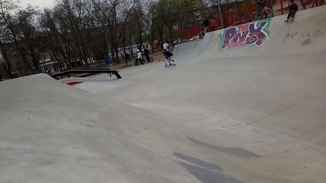 СКЕЙТ ПАРК АСТРАХАНЬ/СКЕЙТ ПЛОЩАДКА/ЯРИК ОЗОРНИК ПОКОРЯЕТ ВЕРШИНЫ !!! смотреть онлайн