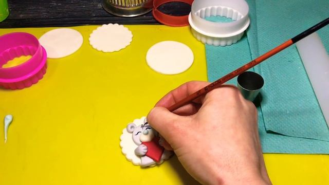 КАК УКРАСИТЬ КАПКЕЙКИ МАСТИКОЙ . УКРАШЕНИЕ КАПКЕЙКОВ ДЛЯ ВЛЮБЛЁННЫХ ❤️ смотреть онлайн