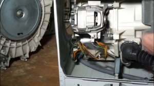 Как снять двигатель стиральной машины Бош. Видео №29