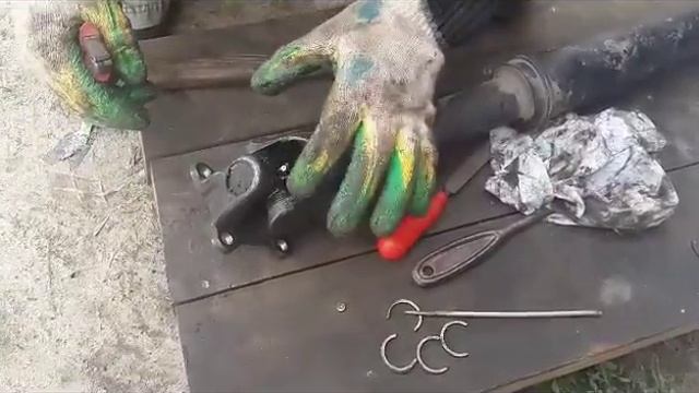 Замена крестовин карданного вала ПРАДО 120 (ч.1 - подготовка и снятие стопорных колец) смотреть онлайн
