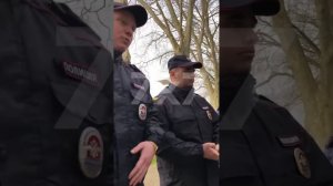 Шапку дали, куртку дали, мозги забыли дать. 🤕