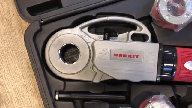 Клупп электрический Brexit BrexMATIC 2000, резьбонарезной 1/2-2’, в кейсе, Артикул: 2100002 смотреть онлайн