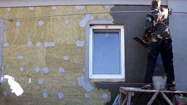 Как утеплить фасад дома. Утепляем дом каменной ватой и пенопластом "без опыта своими руками" ч.8. смотреть онлайн