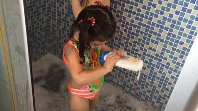 ДУШ с ОРБИЗОМ  и много ПЕНЫ Shower Orbit And Lots Of Foam