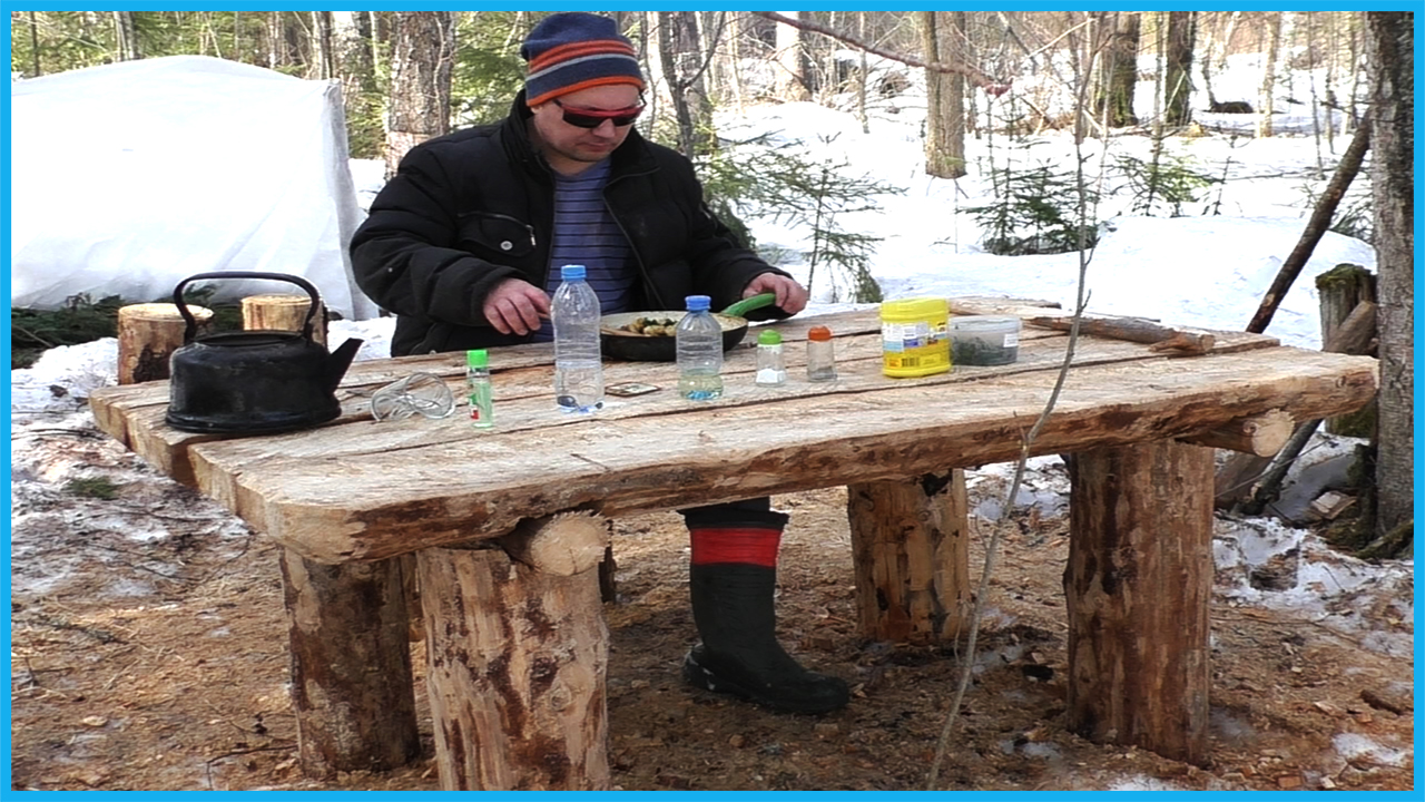 Сделал стол в лесу и пожарил картошку с сыром!.mp4 смотреть онлайн